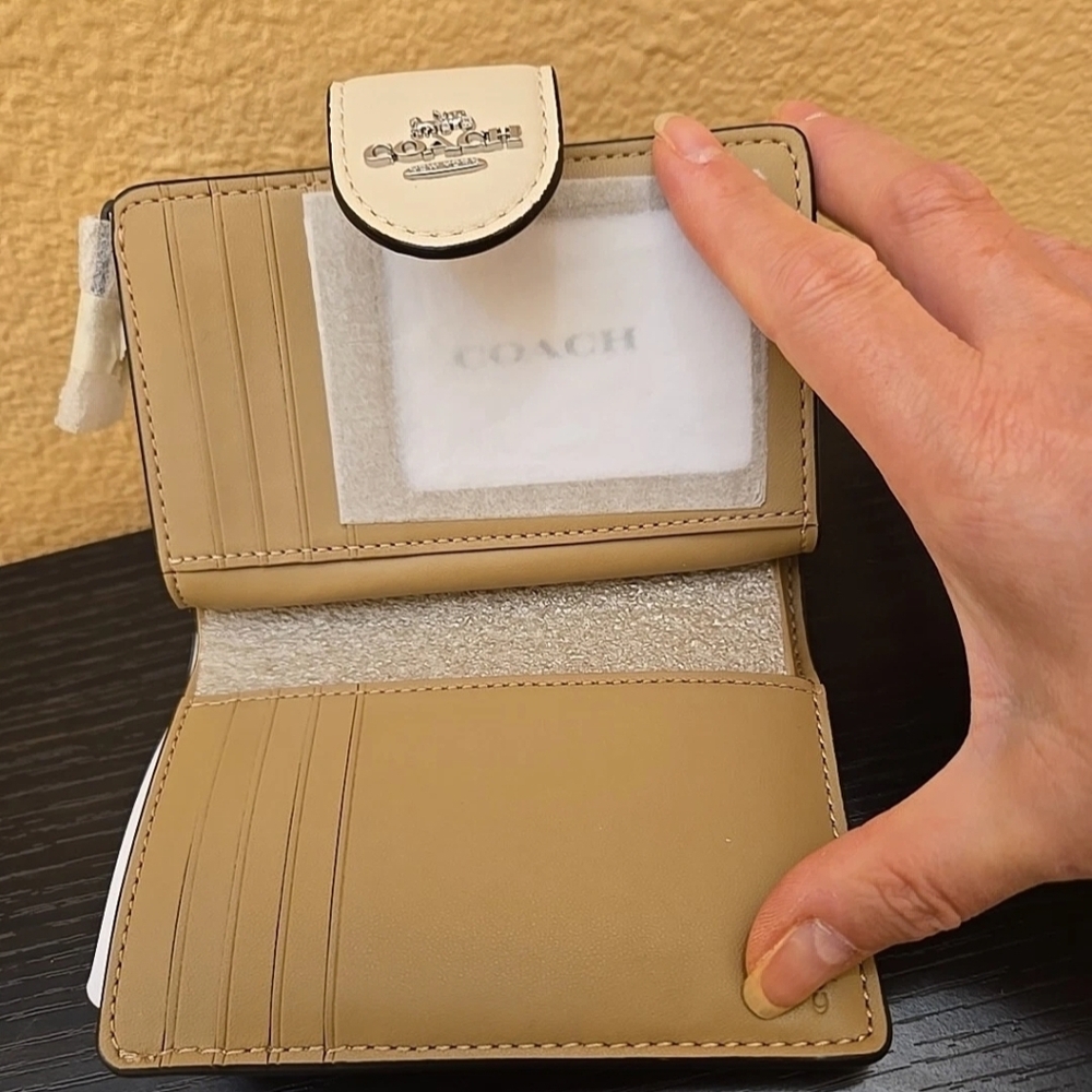 Coach Corner Zip Medium Wallet In Signature Leather - Picture 10 of 13